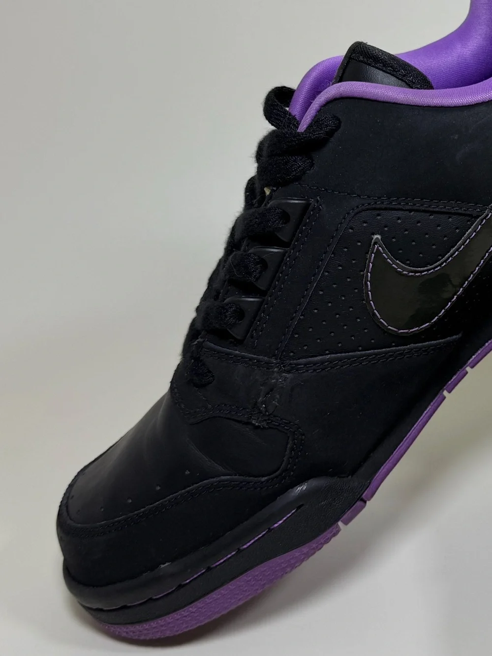 Nike Black Purple Low Top Sneakers Youth 7Y